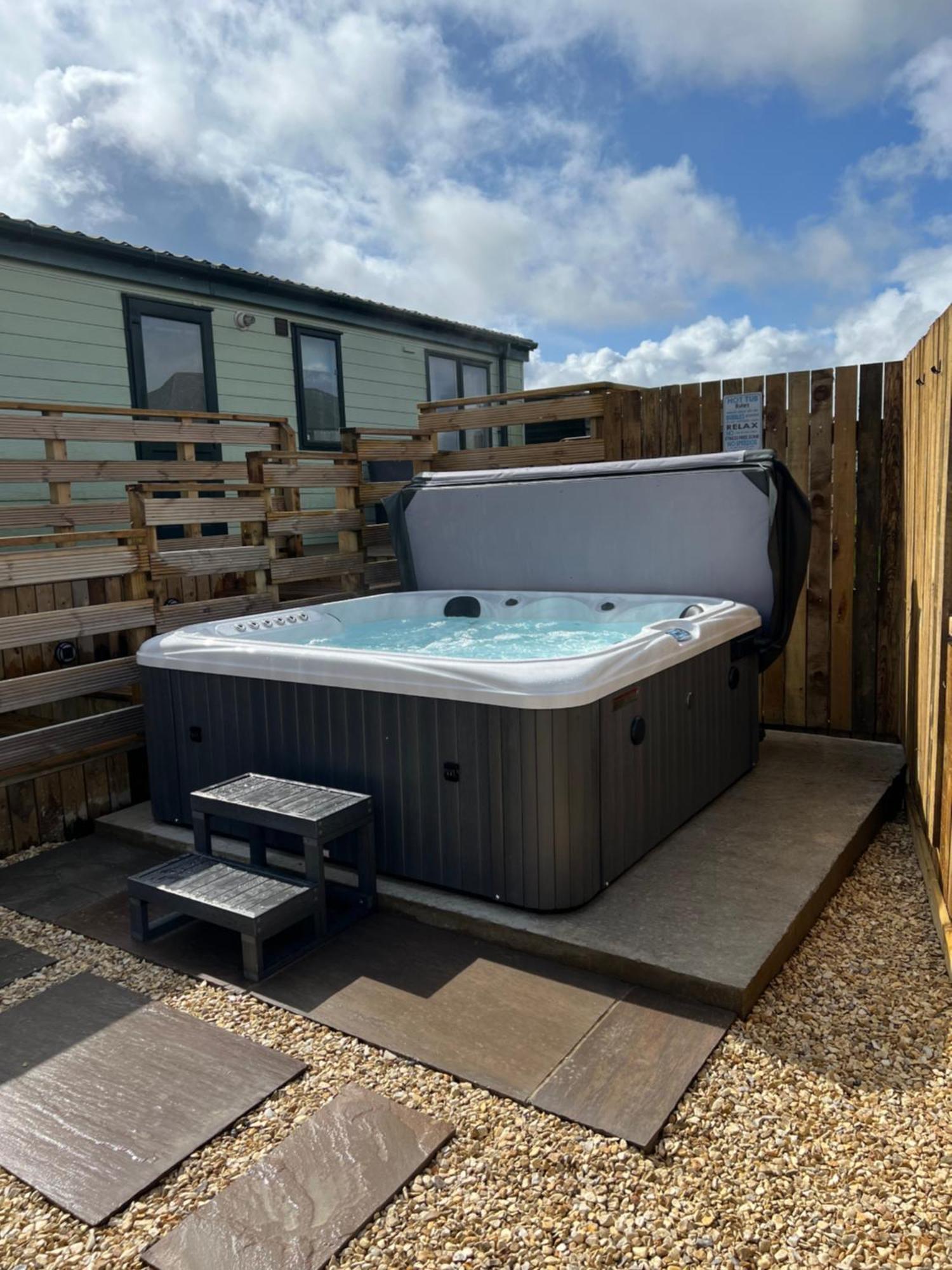 Apartment Maneight Luxury With Hot Tub
